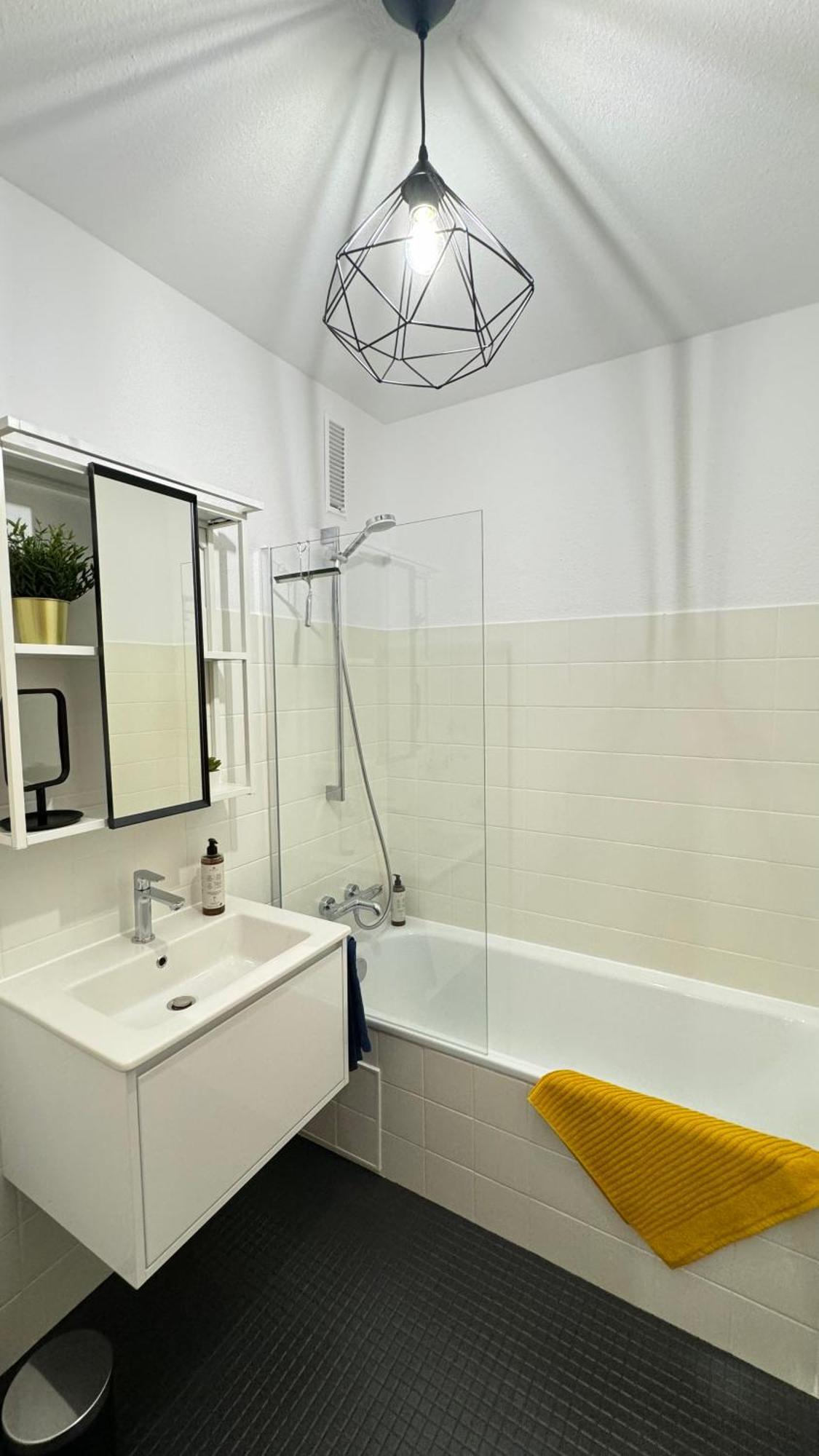 Sonniges City-Apartment Mit Suedbalkon Und Parklatz Neusass Eksteriør bilde